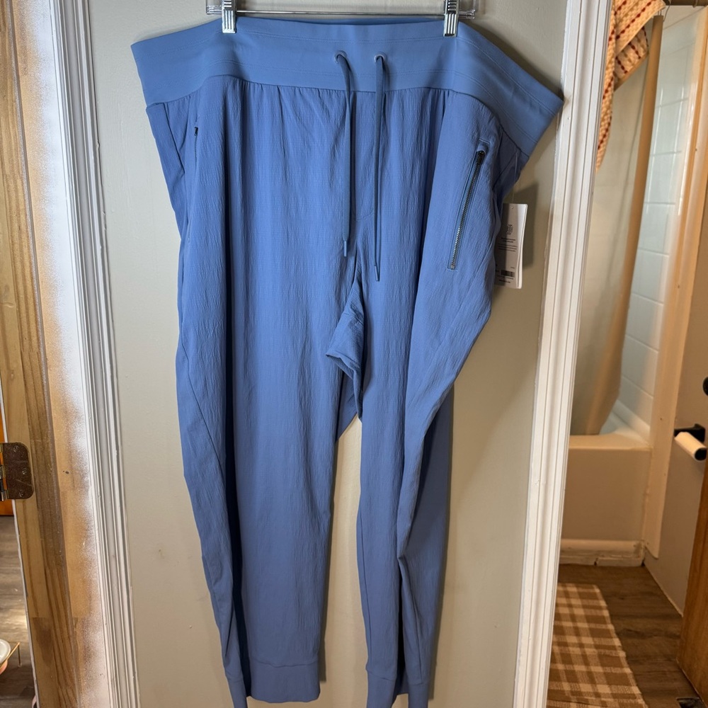 Athleta NWT Trekkie North Jogger Comfy Pants Size 26